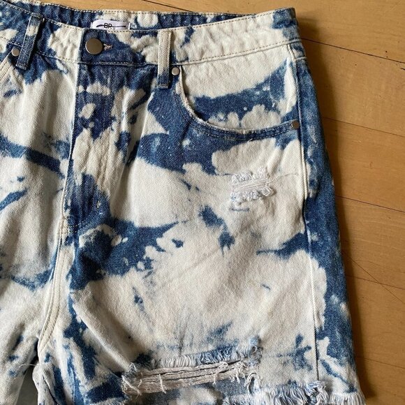 BP Bnwot Womens Cut Off Bleach Washed Jean Shorts Sz 33 Distressed - Picture 2 of 7